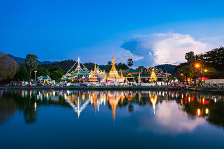 湖与瓦中克拉朗瓦中汉寺庙日落,梅洪儿子,泰国高清图片