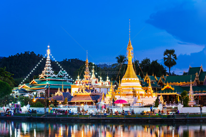湖与瓦中克拉朗瓦中汉寺庙日落,梅洪儿子,泰国图片
