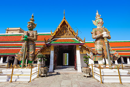 阿塔纳泰国曼谷瓦夫拉凯夫寺庙出口的巨大恶魔背景