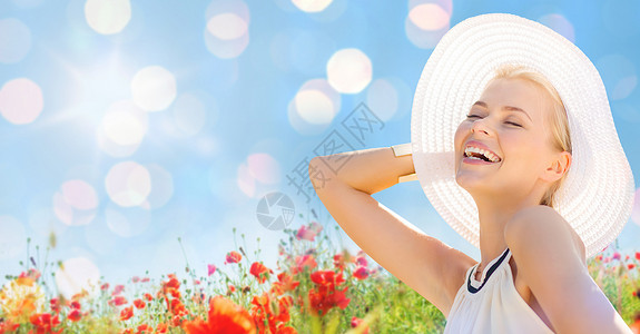 幸福,自然,夏天,假期人们的微笑的轻女人,闭着眼睛,戴着草帽田上图片