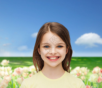 幸福人们的微笑的小女孩白色的背景图片