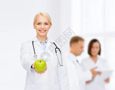 保健医学微笑的女医生听诊器绿苹果图片