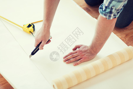 铁质工具壁纸刀维修,建筑家庭男手切割壁纸背景