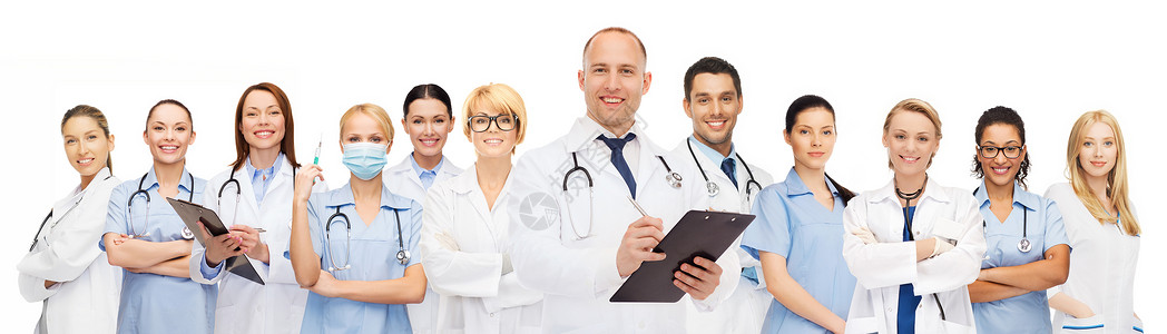 医学,专业,队合作医疗保健国际小的微笑医生医生与剪贴板听诊器白色背景图片