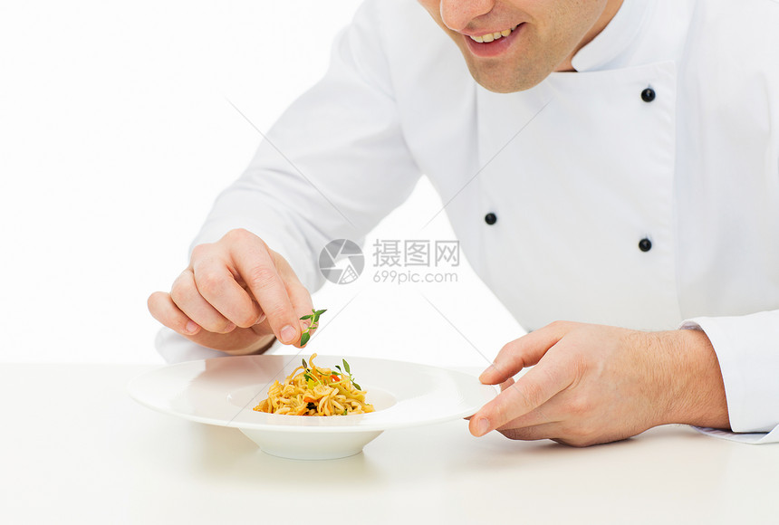 烹饪,职业,高级美食,食物人的接近快乐的男厨师烹饪装饰菜图片
