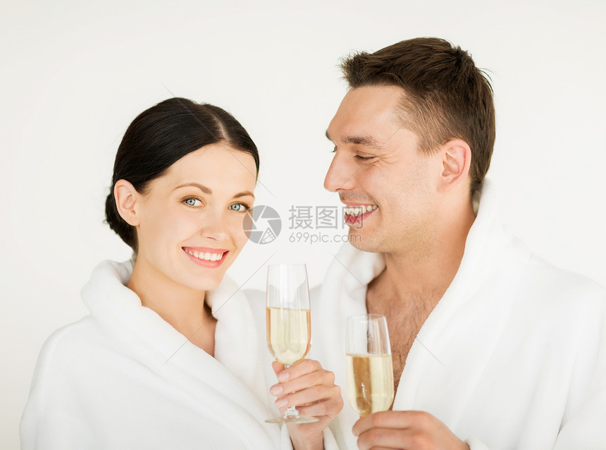夫妇水疗沙龙的照片,白色浴袍香槟两个人水疗中心图片