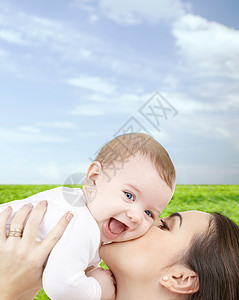 家庭,孩子幸福的幸福的母亲与婴儿图片
