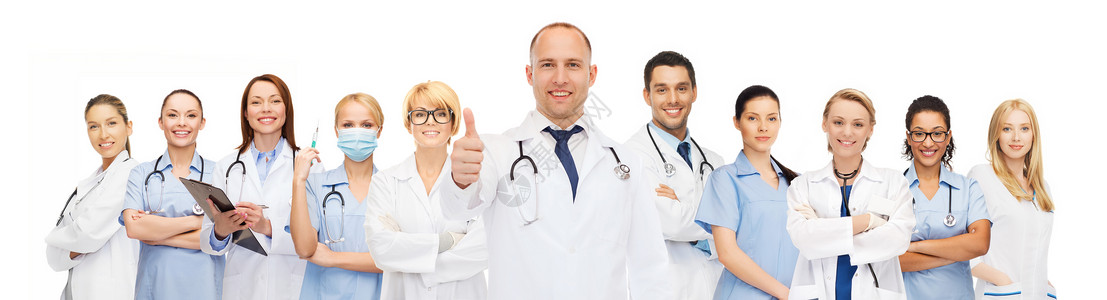 医学,专业,队合作医疗保健国际小微笑的医生医生与剪贴板听诊器拇指白色背景图片