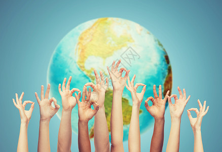 地球人口手势,人,人社区人的手OK标志地球蓝色背景背景