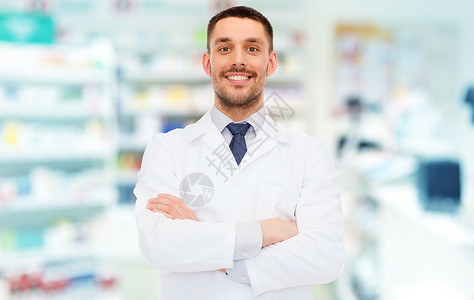 医药,药房,人,保健药理学微笑的男药剂师穿着白色外套药店背景图片