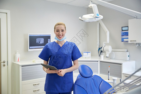 人,医学,口腔医学保健快乐的轻女牙医与平板电脑牙科诊所办公室图片
