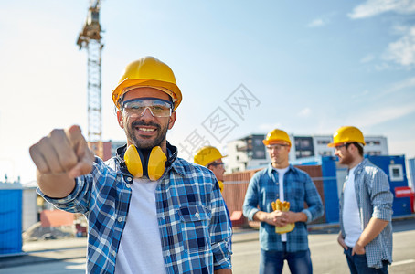 商业,建筑,队合作人的群微笑的建筑工人硬指着你建筑工地图片