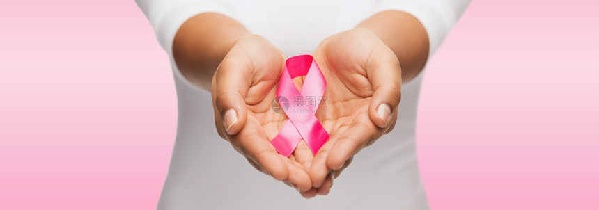 医疗保健医学妇女手粉红色乳腺癌意识丝带双手着粉红色的乳腺癌意识丝带图片