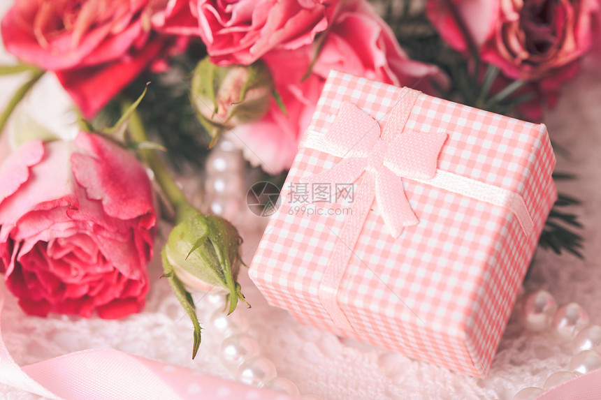 粉红色的盒子,小礼物花粉红色的盒子图片