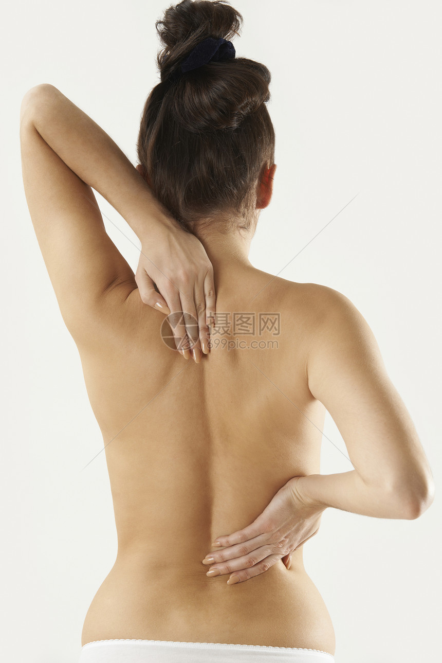 工作室拍摄的女人背部疼痛图片