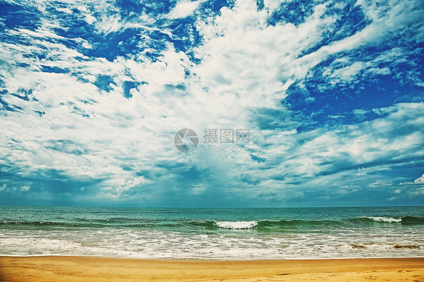 沙滩,海洋多云的天空HDR图片