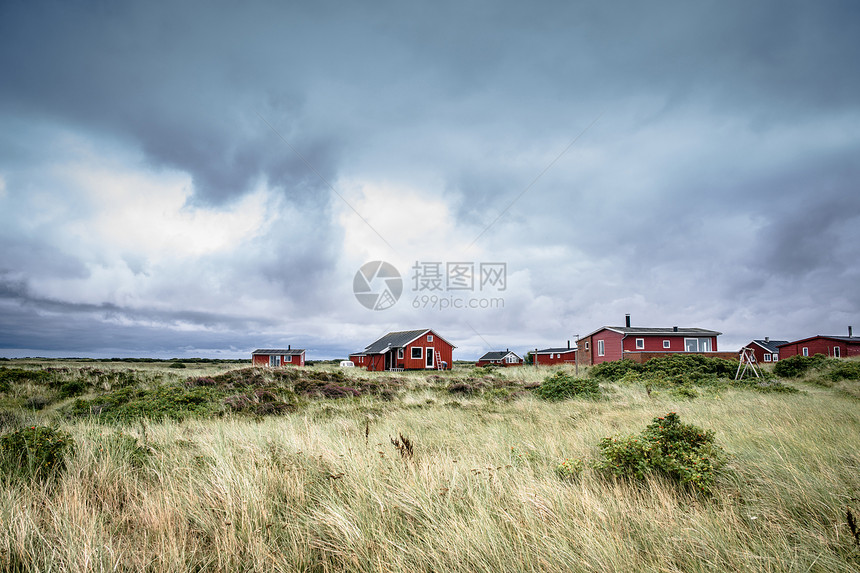 斯堪的纳维亚夏季小屋暴风雨天气图片
