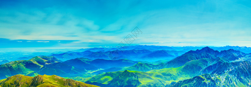 比利牛斯山脉全景背景图片
