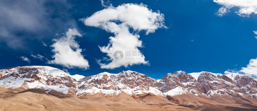 摩洛哥山白雪皑皑的高集,戴斯山谷图片