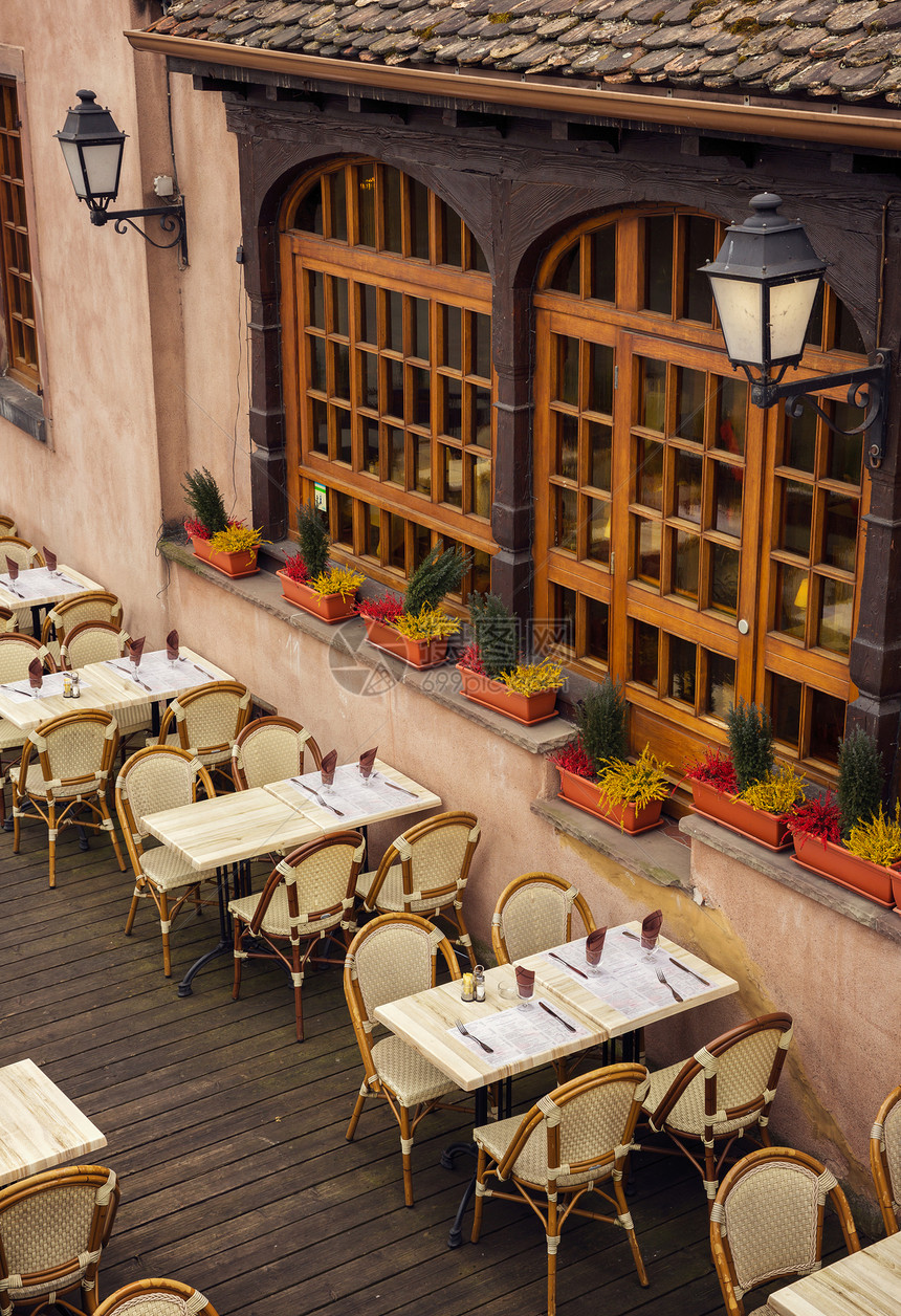 西牙托莱多历史部分的街头餐馆图片
