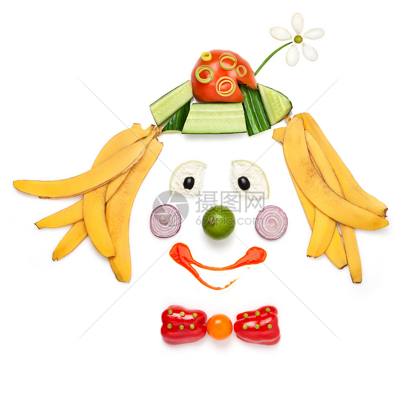 个创造的食物,展示了个微笑小丑的肖像,由蔬菜水果制成的菜单为儿童图片