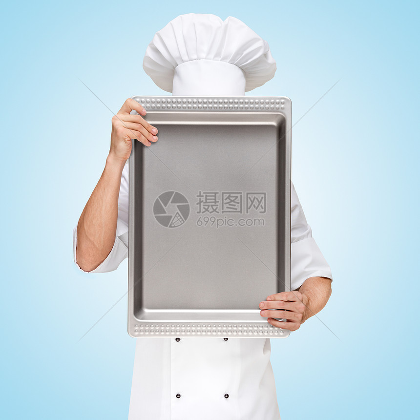 餐厅厨师躲烤盘后,准备份价格的商务午餐菜单图片