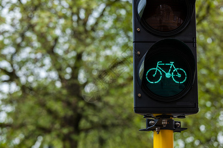 自行车生态运输背景欧洲自行车交通灯布鲁日,比利时图片