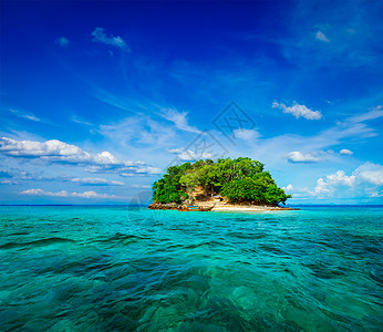 假期背景热带岛屿长尾船海上泰国图片