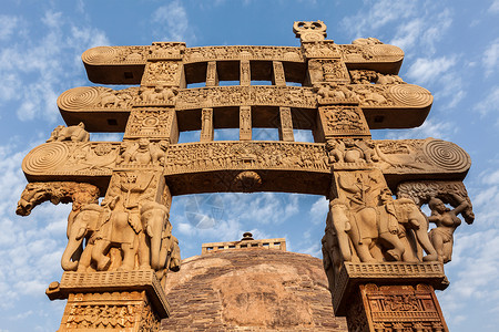 大佛塔的网关装饰古老的佛教纪念碑印度马迪亚邦桑奇图片
