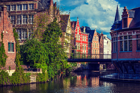 旅行比利时中世纪欧洲城市背景与运河根特,比利时复古复古时尚风格交叉加工图片