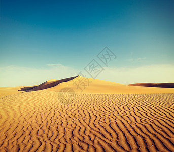 老式复古时尚风格的旅行形象沙丘的塔尔沙漠萨姆沙丘,拉贾斯坦邦,印度图片