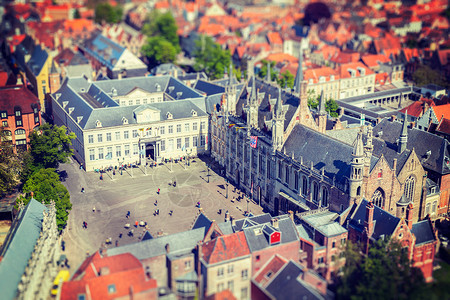 复古复古时尚风格的旅行图像的鸟瞰布尔格广场与市政厅布鲁日布鲁日,比利时图片