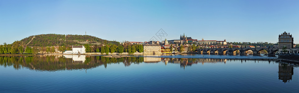 瓦尔泰利纳桥城市景观捷克的高清图片