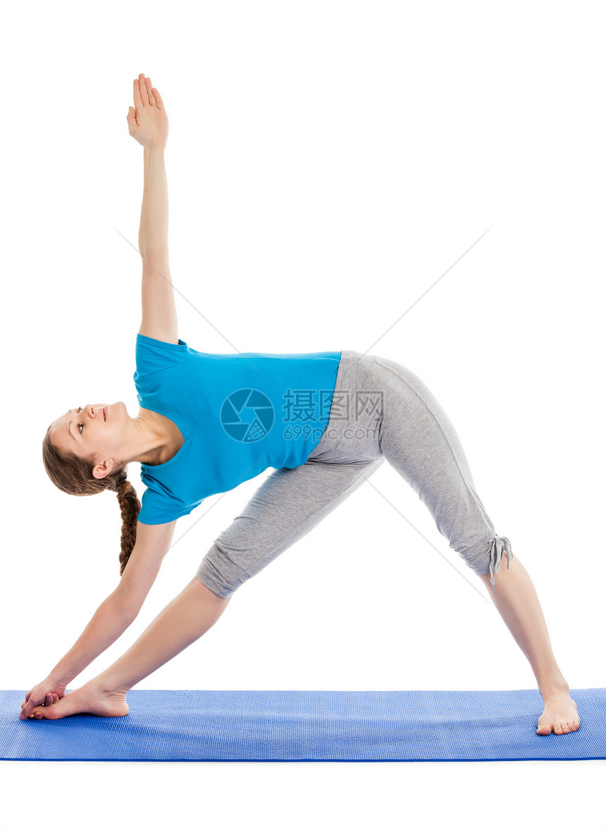 瑜伽轻美丽的苗条女瑜伽教练三角体式utthitaTrikonasana阿什汤加Vinyasa风格的锻炼隔离白色背图片