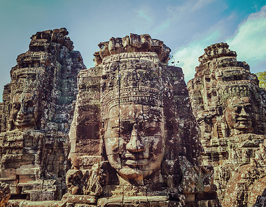 复古效果过滤了古旧风格的旅游形象,古石脸的巴音寺,吴哥,柬埔寨图片