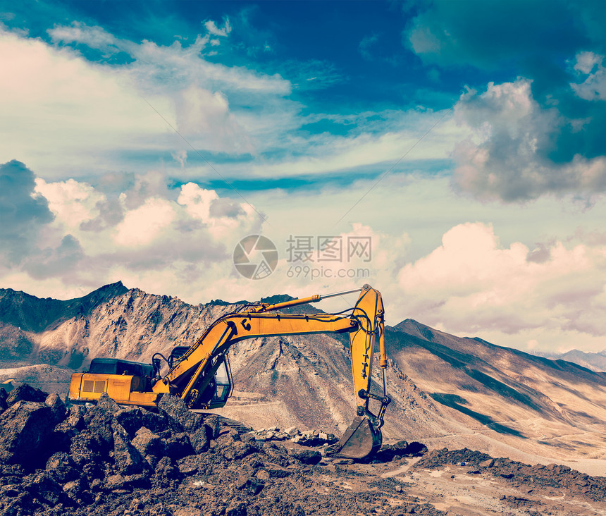 复古效果过滤了喜马拉雅山公路建设的时髦风格旅游形象拉达克,图片