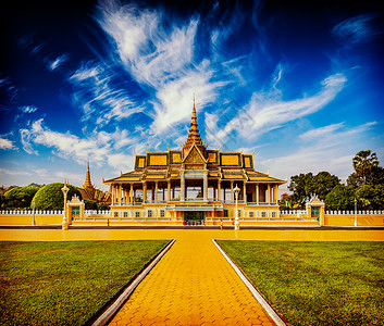 复古效果过滤了皇家宫殿建筑群的时髦风格形象,金边,柬埔寨图片