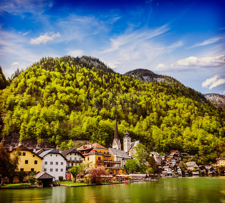 复古效果过滤了奥地利旅游目的地霍尔斯塔特村霍尔斯塔特看奥地利阿尔卑斯山的时髦风格旅游形象奥地利萨尔茨卡默古特地区图片