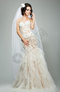 婚礼浪漫感新娘时尚模特穿无袖白色婚纱背景图片