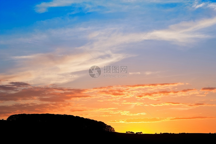 轮廓景观与美丽的自然日落天空图片