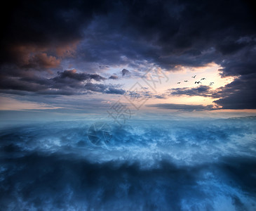 超现实的日落天空云涡上图片