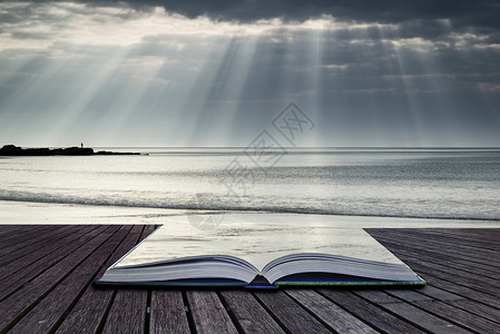 惊人的书令人惊叹的太阳光天空爆发空荡荡的黄沙海滩景观书形象背景