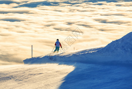 男滑雪者图片