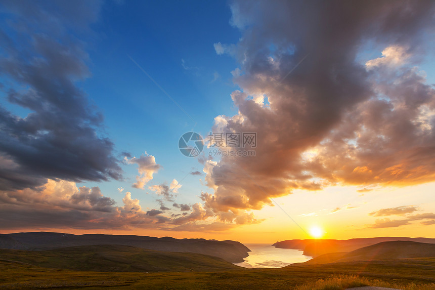 挪威北部的日落场景图片