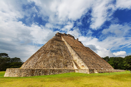 墨西哥尤卡坦的玛雅金字塔高清图片