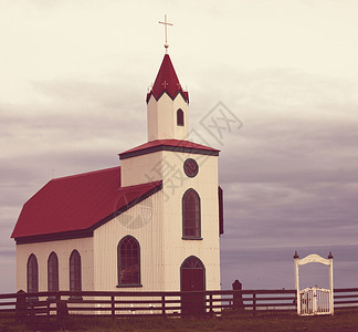 冰岛海岸的教堂图片