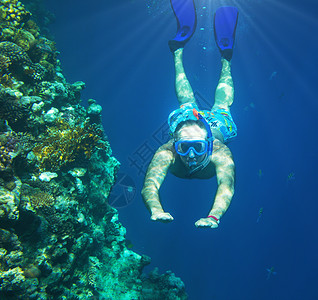 自由区潜水者用的通气管,水下呼吸管背景