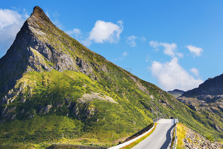 挪威山脉的道路图片