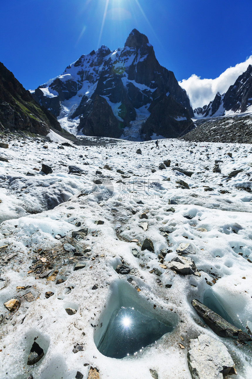 乌什巴峰,高加索山脉斯瓦涅蒂图片