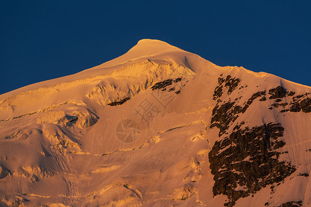 斯瓦内蒂高加索山脉日落峰背景